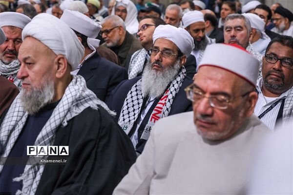 دیدار مسئولان نظام و میهمانان کنفرانس وحدت اسلامى‌ با مقام معظم رهبری