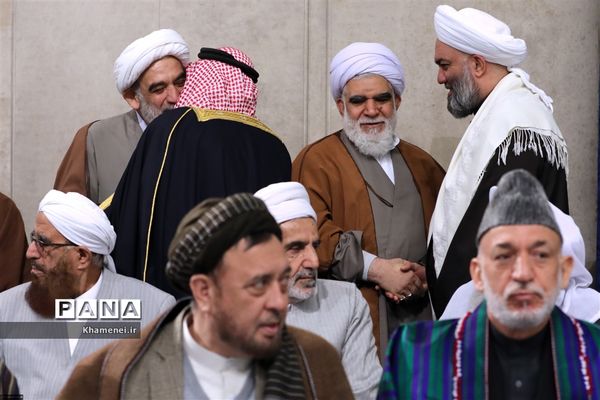 دیدار مسئولان نظام و میهمانان کنفرانس وحدت اسلامى‌ با مقام معظم رهبری
