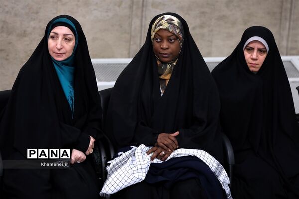 دیدار مسئولان نظام و میهمانان کنفرانس وحدت اسلامى‌ با مقام معظم رهبری