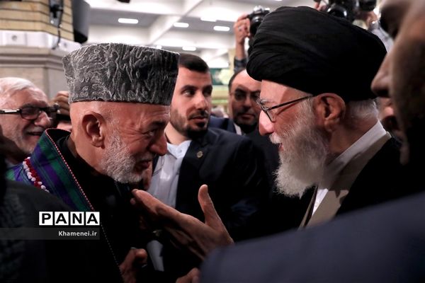 دیدار مسئولان نظام و میهمانان کنفرانس وحدت اسلامى‌ با مقام معظم رهبری