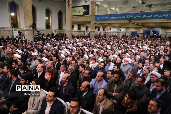 دیدار مسئولان نظام و میهمانان کنفرانس وحدت اسلامى‌ با مقام معظم رهبری