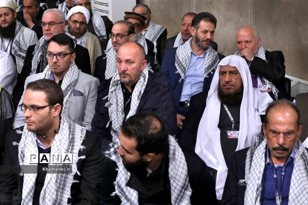 دیدار مسئولان نظام و میهمانان کنفرانس وحدت اسلامى‌ با مقام معظم رهبری