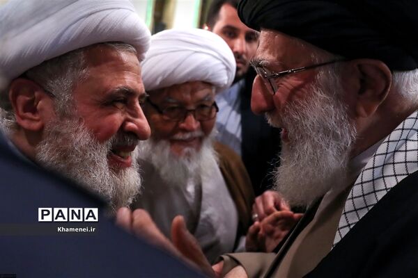 دیدار مسئولان نظام و میهمانان کنفرانس وحدت اسلامى‌ با مقام معظم رهبری