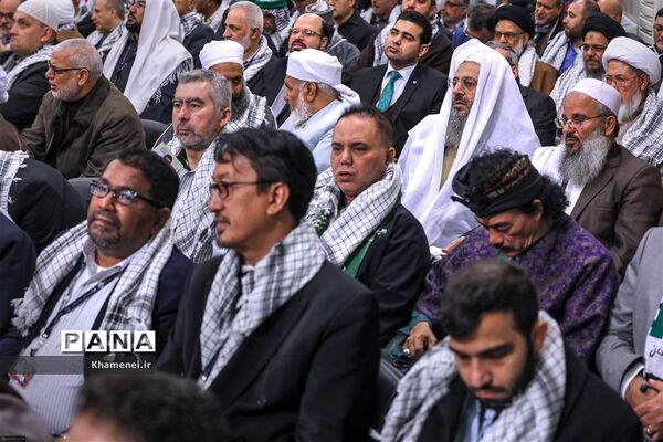 دیدار مسئولان نظام و میهمانان کنفرانس وحدت اسلامى‌ با مقام معظم رهبری
