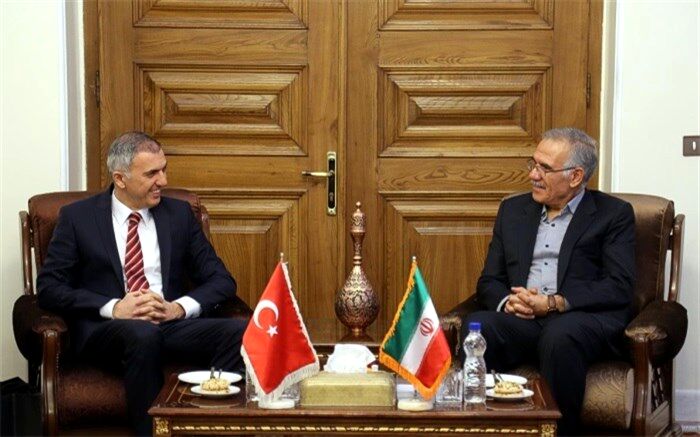 صنعت خودرو و قطعه‌سازی و گردشگری  زمینه‌های مناسب همکاری  آذربایجان شرقی با ترکیه