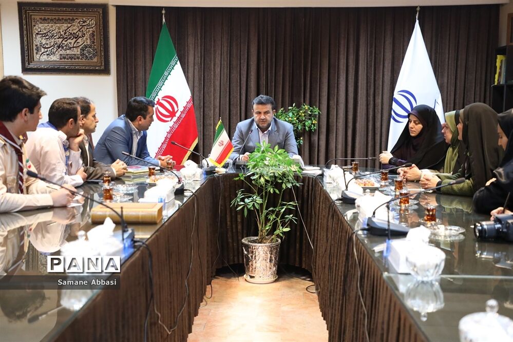 دیدار اعضای سازمان دانش‌آموزی مازندران با استاندار