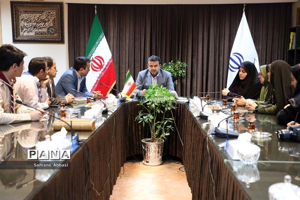 دیدار اعضای سازمان دانش‌آموزی مازندران با استاندار