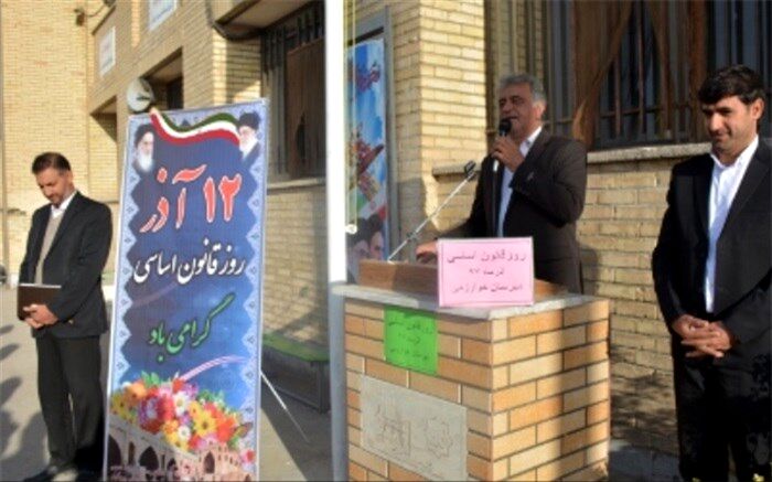 همه ما وظیفه داریم دستوراتی را که در قانون اساسی آمده است اطاعت کنیم