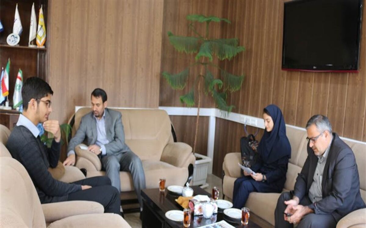 دیدار نمایندگان مجلس دانش آموزی با مدیرکل آموزش و پرورش استان مرکزی
