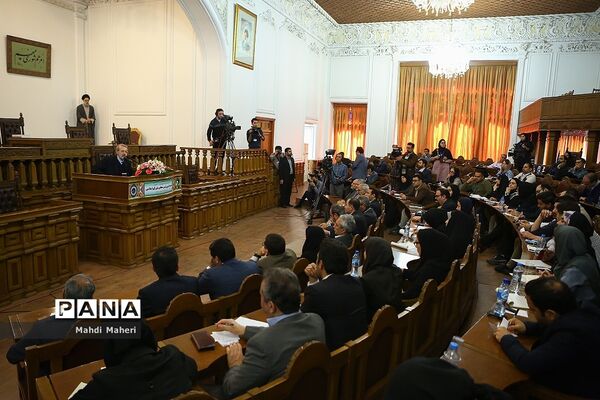 نشست خبری رئیس مجلس شورای اسلامی