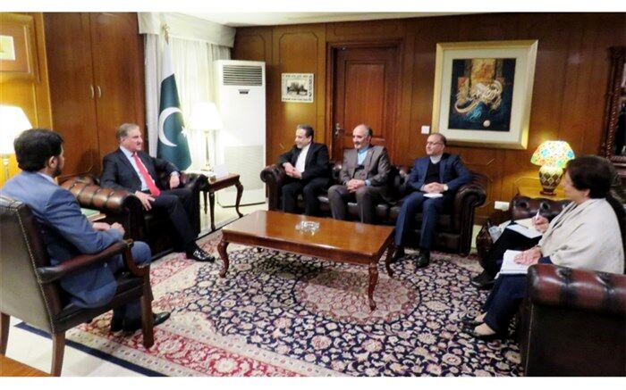 عراقچی با وزیر خارجه پاکستان دیدار و گفت وگو کرد