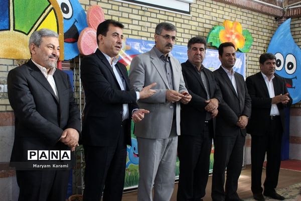 جشنواره آب و زندگی در دبستان معینی بوشهر