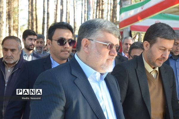 ادای احترام استاندار جدید خراسان جنوبی  به مقام شامخ شهدا