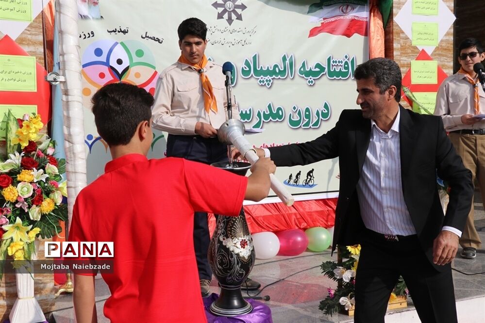 برگزاری افتتاحیه المپیاد ورزشی درون مدرسه‌ای در دبیرستان شهید هاشمی نژاد3 ناحیه 6 مشهد