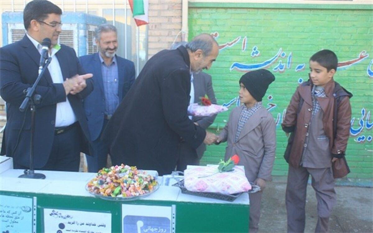 تجلیل از دانش آموزان معلول بافق