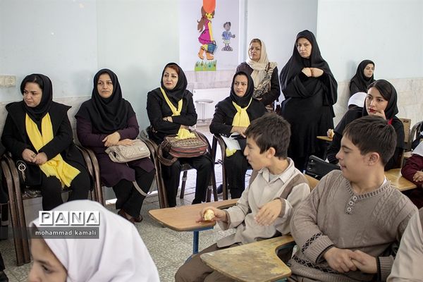 روز جهانی معلولان در دبستان استثنایی ایثار محلات