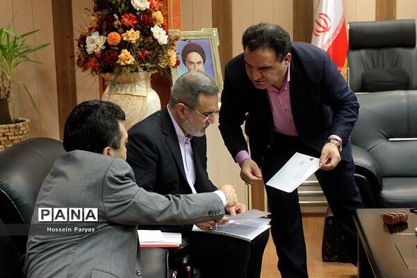 دیدار وزیر آموزش و پرورش با جمعی از نمایندگان مجلس