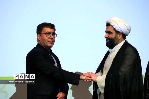 آیین تکریم  انصاری لاری و معارفه مظفری مدیر‌عامل جدید سازمان منطقه آزاد کیش