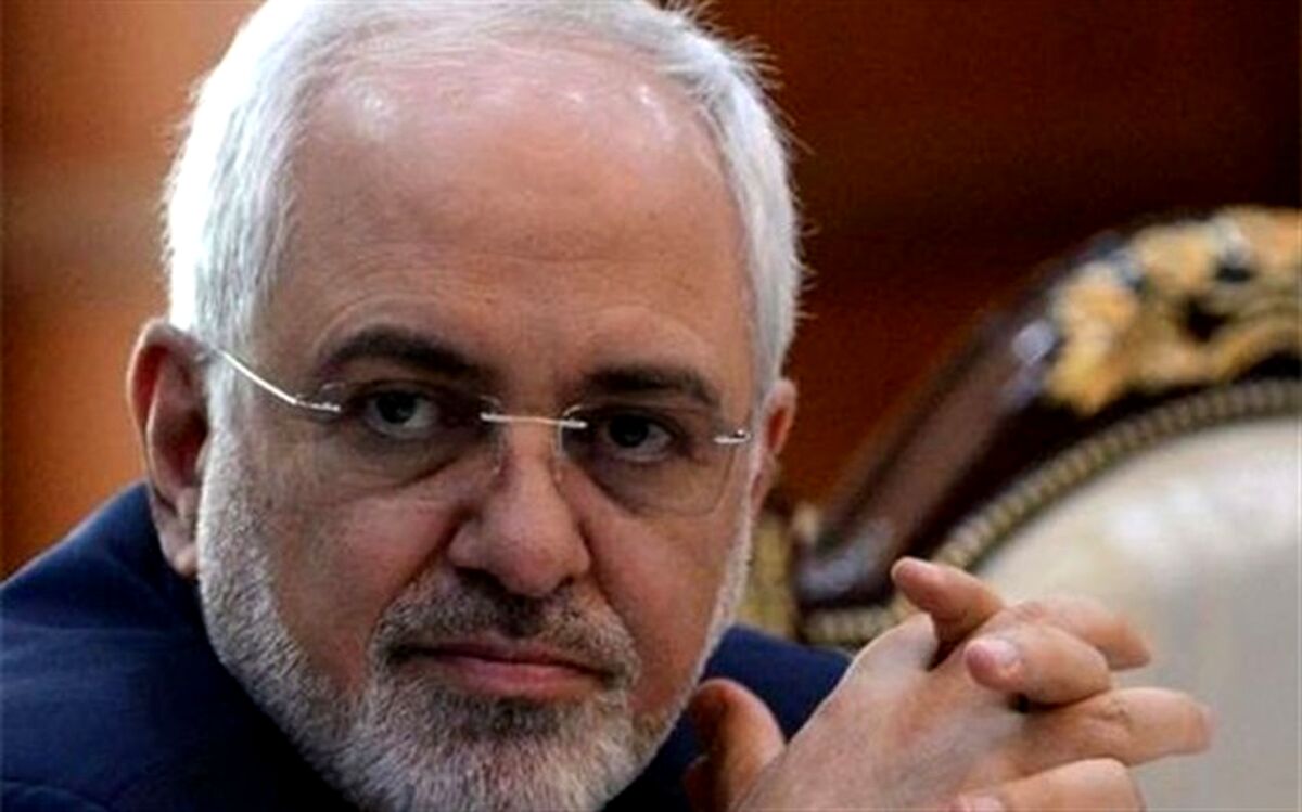 ظریف: غیاب از محافل  و تصمیم‌های بین‌المللی هیچ‌گاه کمکی نکرده است