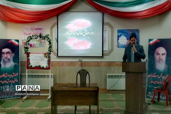 برگزاری جشن روزجهانی خاک در دبیرستان دخترانه فخرالزمان قریب