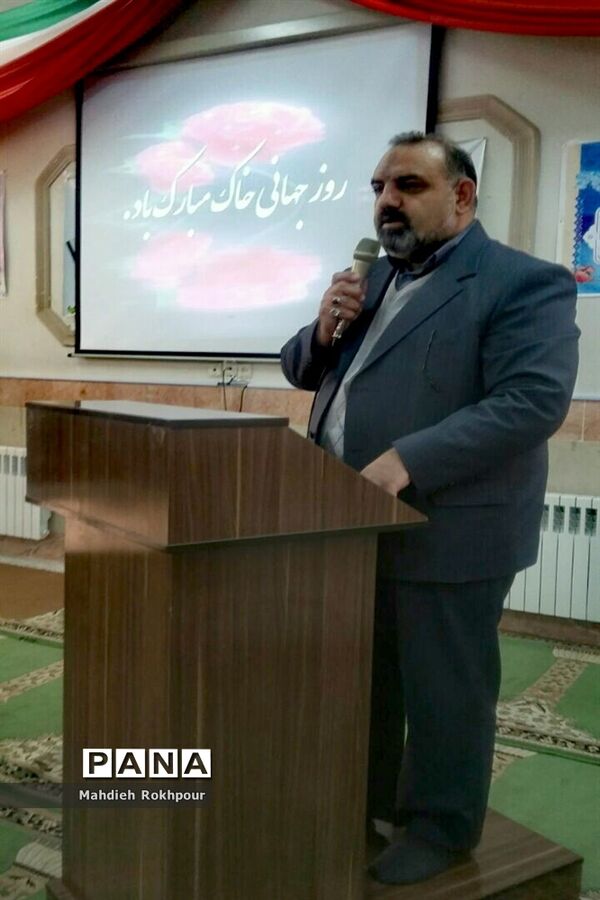 برگزاری جشن روزجهانی خاک در دبیرستان دخترانه فخرالزمان قریب