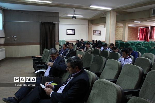 کارگاه‌های آموزشی برای مسئولان سازمان دانش آموزی استان فارس