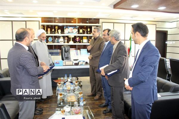 نشست مسئولان موسسه ترویج قرآن با مدیرکل  آموزش و پرورش استان بوشهر