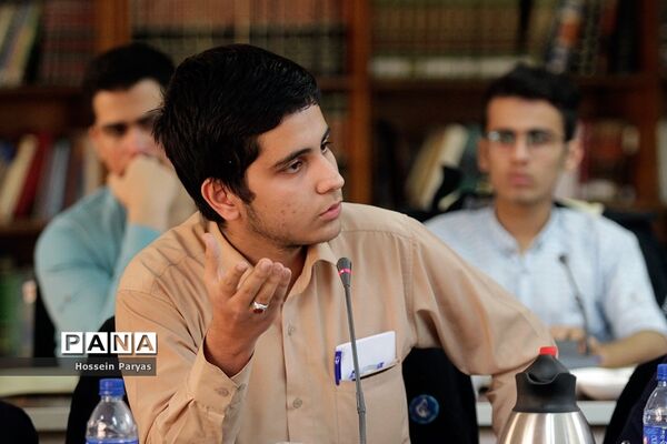 دیدار معاون حقوقی و امور مجلس آموزش و پرورش با اعضای اتحادیه انجمن‌های اسلامی
