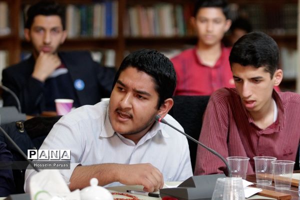 دیدار معاون حقوقی و امور مجلس آموزش و پرورش با اعضای اتحادیه انجمن‌های اسلامی