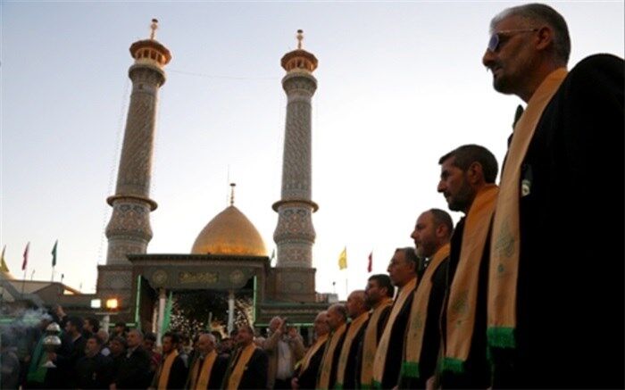مراسم تعویض پرچم گنبد حرم عبدالعظیم (ع) برگزار شد