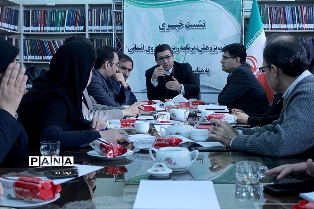 نشست خبری معاون پژوهش، برنامه ریزی و نیروی انسانی آموزش و پرورش آذربایجان شرقی