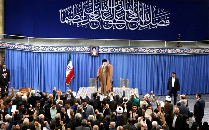 رهبر معظم انقلاب: مهمترین وظیفه مردم و مسئولان، تقویت اقتصاد کشور است
