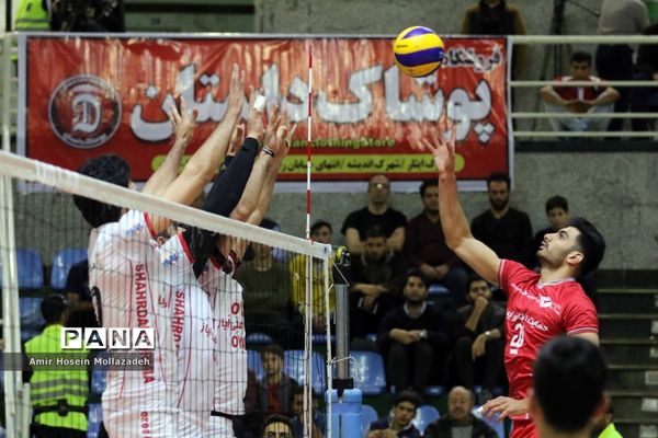 دیدار تیم‌های والیبال شهرداری ارومیه و دورنای ارومیه