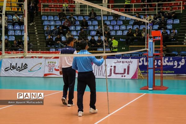 دیدار تیم‌های والیبال شهرداری ارومیه و دورنای ارومیه