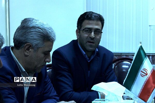 جلسه هیات رئیسه شوراهای دانش‌آموزی  و نمایندگان نهمین دوره مجلس شورای دانش‌آموزی درآذربایجان شرقی