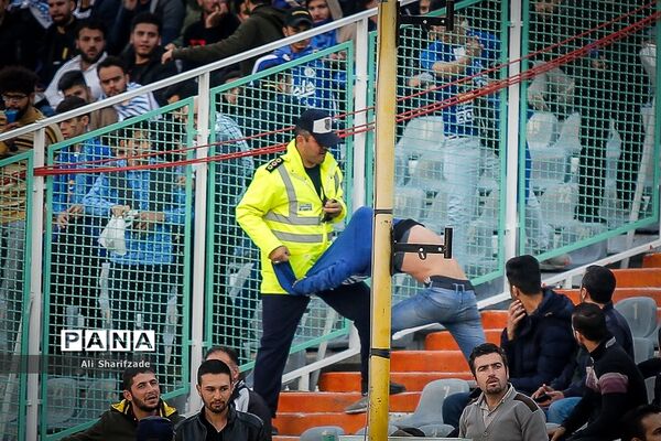 دیدار تیم‌های استقلال و پدیده