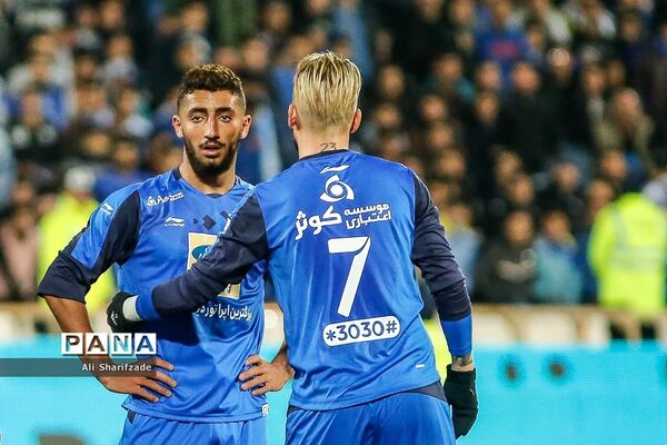 دیدار تیم‌های استقلال و پدیده
