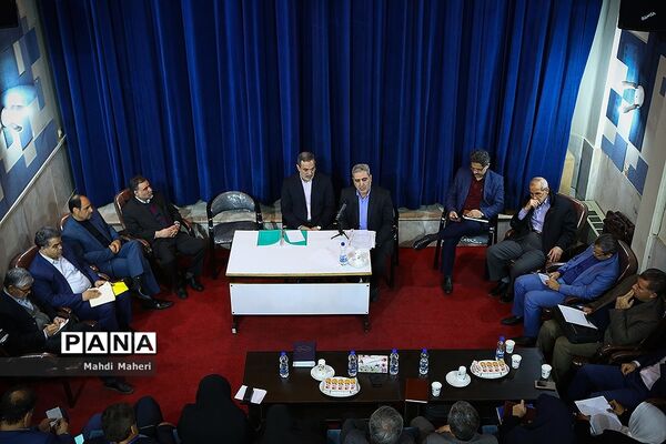 نشست وزیر آموزش و پرورش با نمایندگان انجمن اسلامی معلمان وکانون مدرسان دانشگاه فرهنگیان
