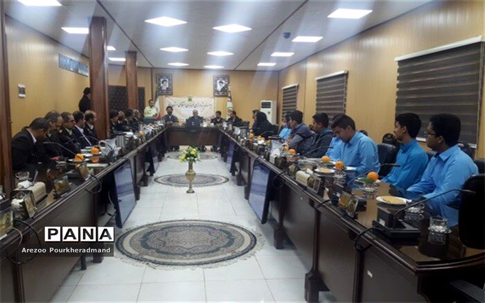 جلسه اندیشه ورزی فرماندهی انتظامی استان یزد با دانش آموزان و دانشجویان نخبه استان