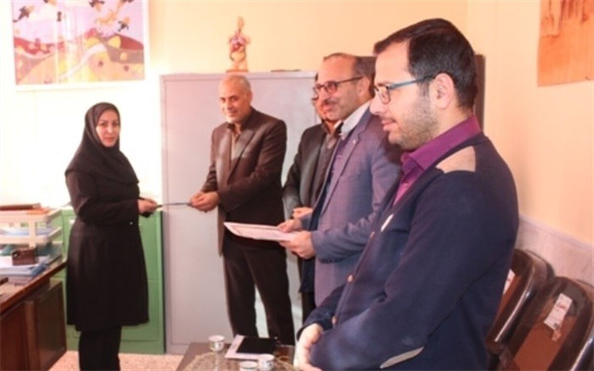 معلم خندابی در جشنواره کشوری الگوهای تدریس برتر سوم شد