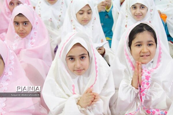 جشن عبادت دانش‌آموزان دختر در ساری