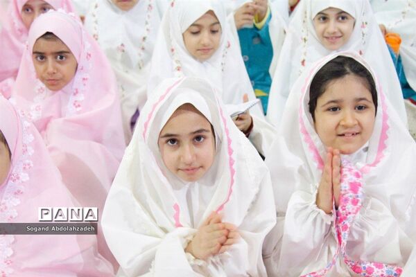 جشن عبادت دانش‌آموزان دختر در ساری