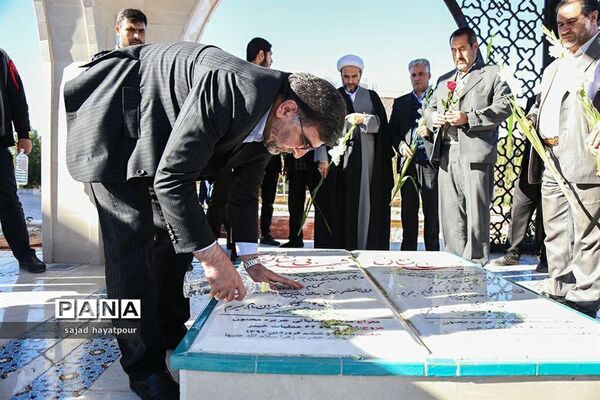 حضور امیرآبادی نماینده مجلس در دانشگاه آزاد اسلامی قم و دیدار با دانشجویان بسیجی و انجمن‌های دانشجویی