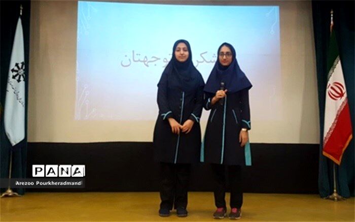 دومین صبحگاه پژوهشی دبیرستان فرزانگان دوره اول با ارائه مقاله توسط دانش آموزان