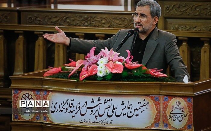 طعنه عضو شورای نگهبان به مدعیان فضای مجازی کشور