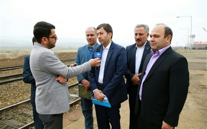 بازدید معاون عمرانی وزیرکشور از پروژه دوخطه کردن راه آهن زنجان-تهران
