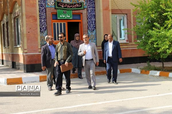 نماز جماعت ظهر و عصر مدرسه  ام‌البنین شهرستان بوشهر