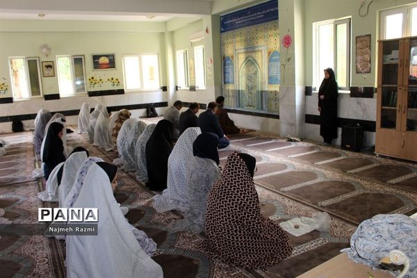 نماز جماعت ظهر و عصر مدرسه  ام‌البنین شهرستان بوشهر