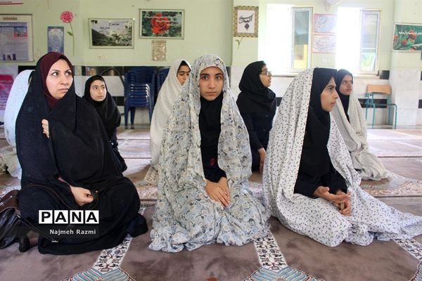 نماز جماعت ظهر و عصر مدرسه  ام‌البنین شهرستان بوشهر