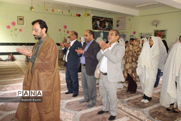 نماز جماعت ظهر و عصر مدرسه  ام‌البنین شهرستان بوشهر